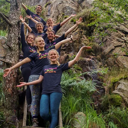 شباب بيرغن مونتانا بيت شباب *