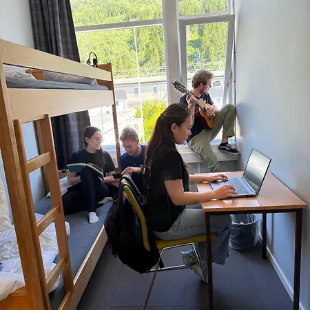 شباب بيرغن مونتانا بيت شباب