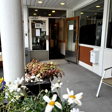 Montana Hostel *